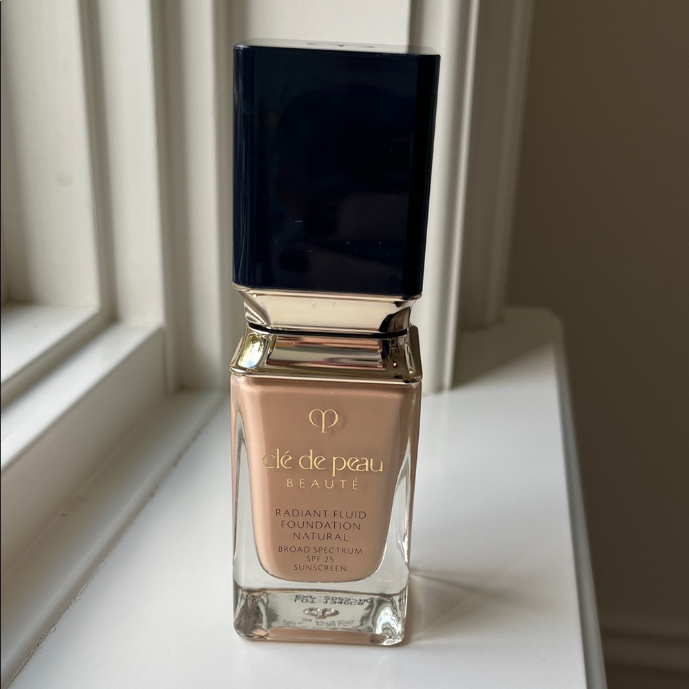 Clé De Peau Beauté radiant fluid foundation, natural * light medium ocher O20